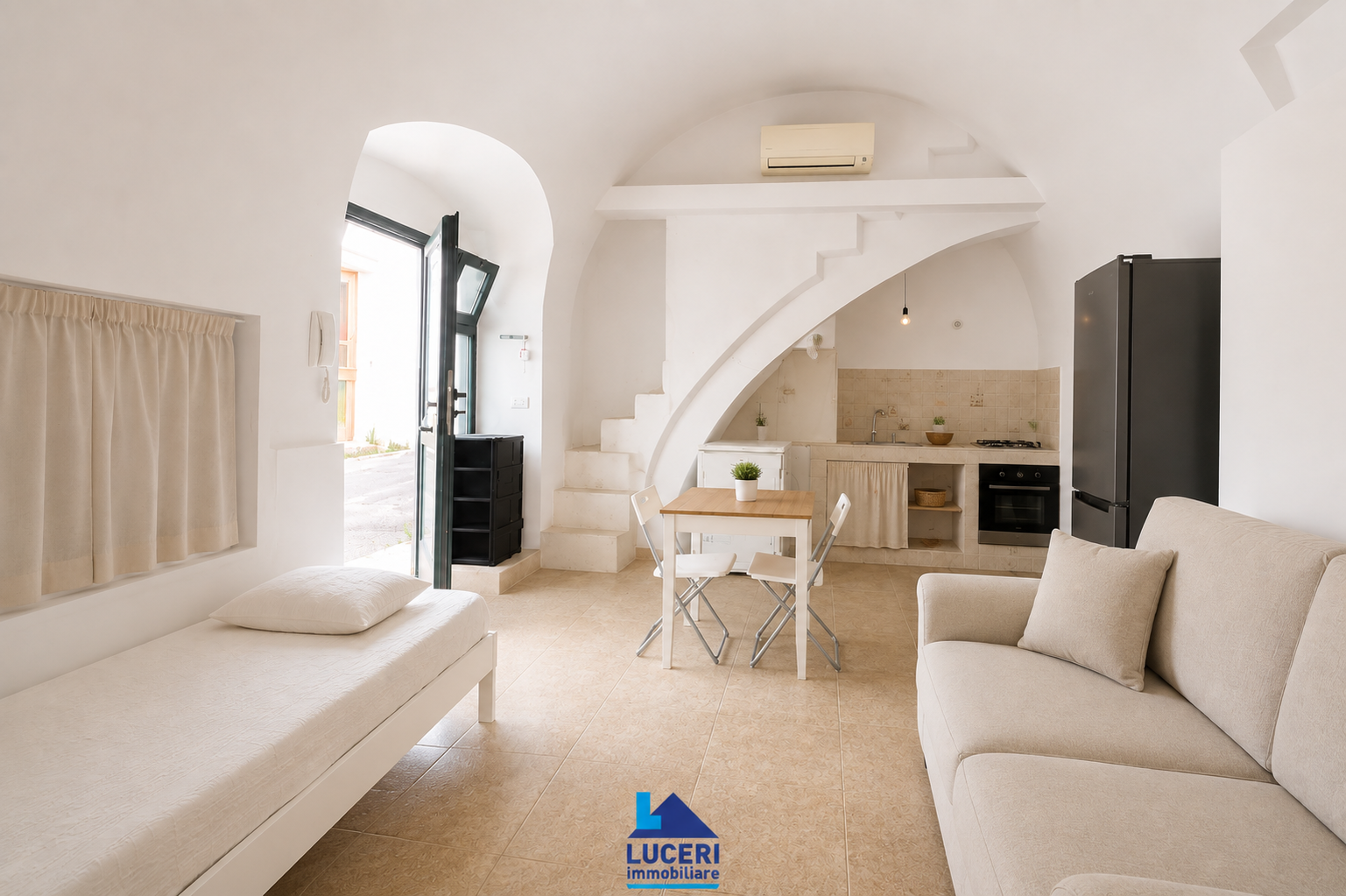 PC-140.003 Storico palazzotto con volte a stella e a botte, Parabita