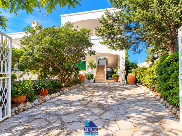 Villetta ristrutturata vicino al mare con giardino e posto auto, Baia Verde, Gallipoli