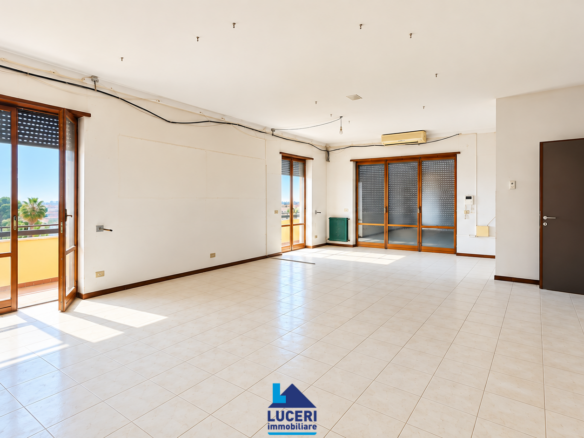 Ampio appartamento termoautonomo con terrazzo, Matino