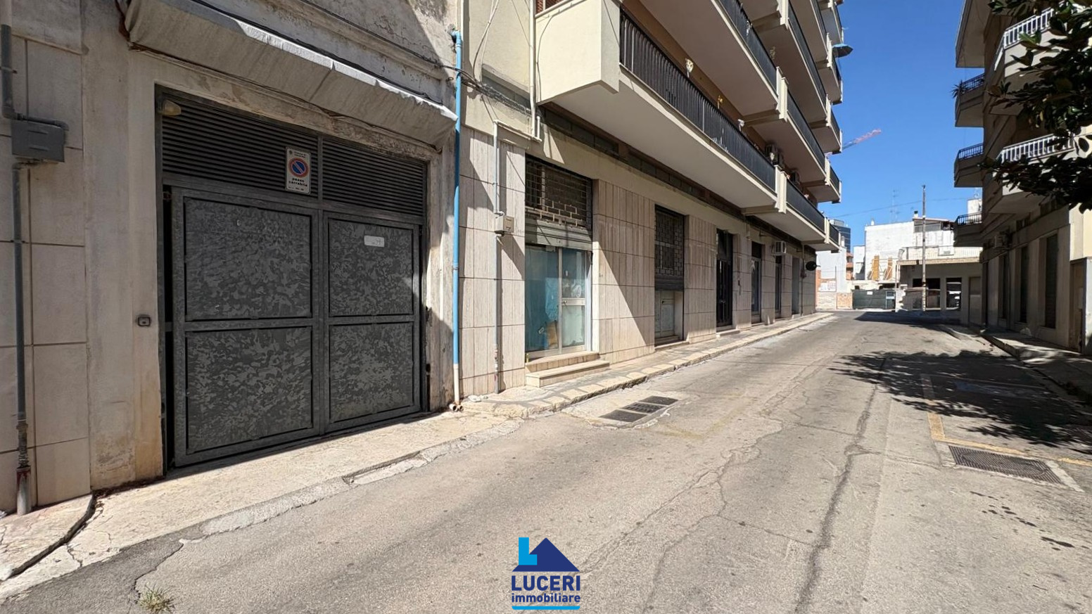 GAF-15.011 Ampio box auto in zona centrale, Galatina